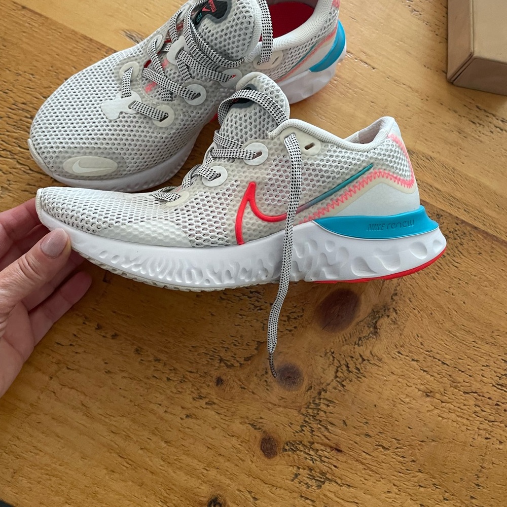 Womens Nike renew runners